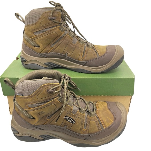 Keen Circadia mid waterproof mens hiking boots Size 10